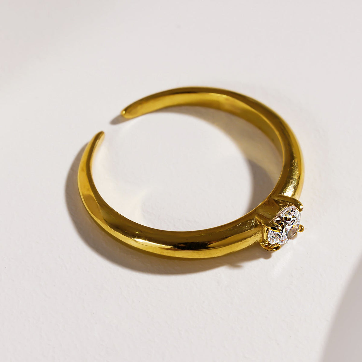 Cielo Solitaire Gold Ring