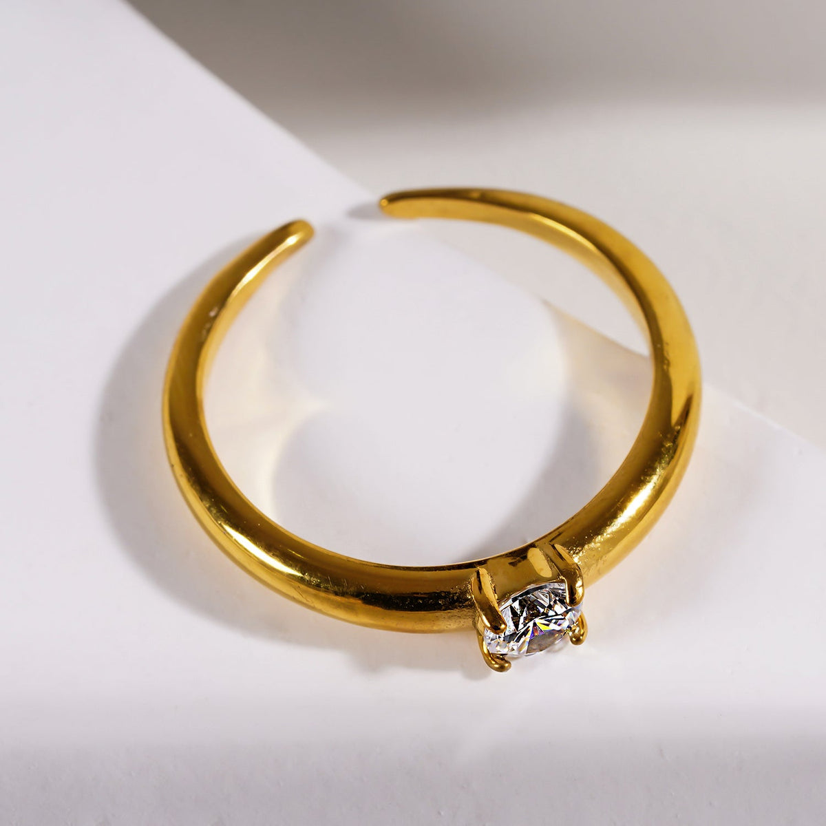 Cielo Solitaire Gold Ring