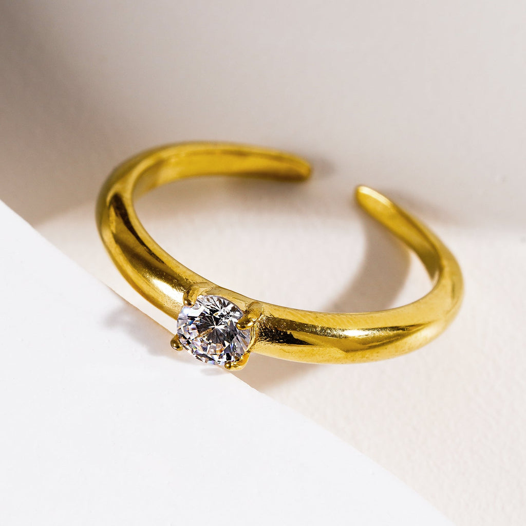 Cielo Solitaire Gold Ring