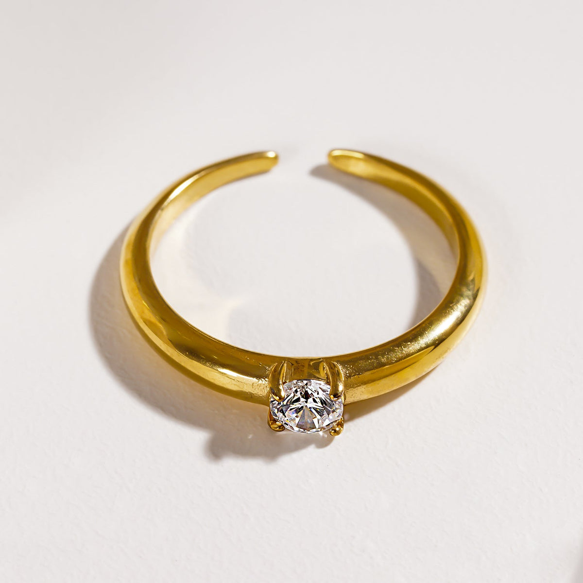 Cielo Solitaire Gold Ring