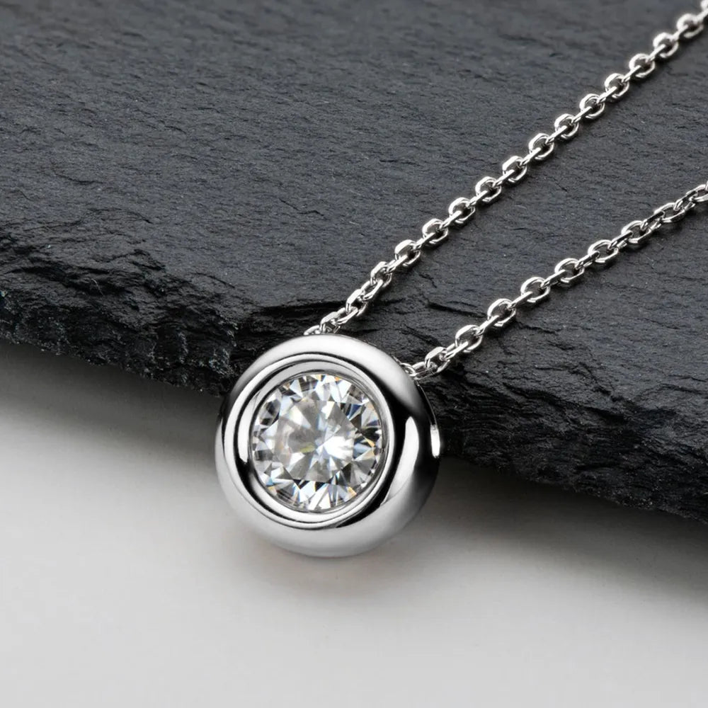 Solène 1 Carat Moissanite Bezel Necklace