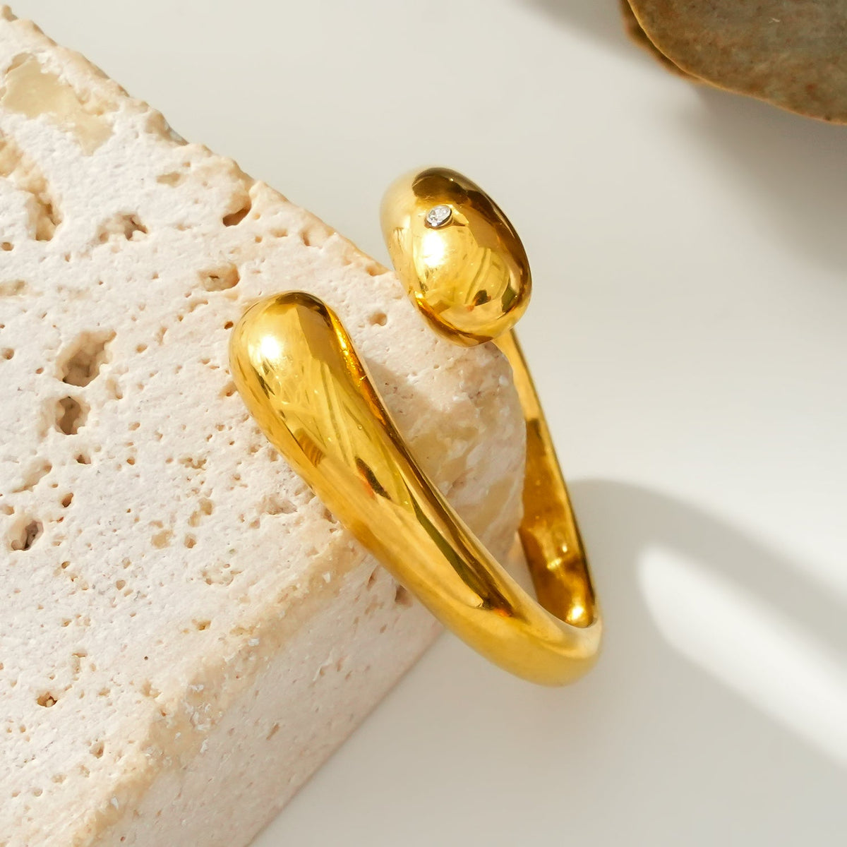 Garuva Solitaire Gold Ring