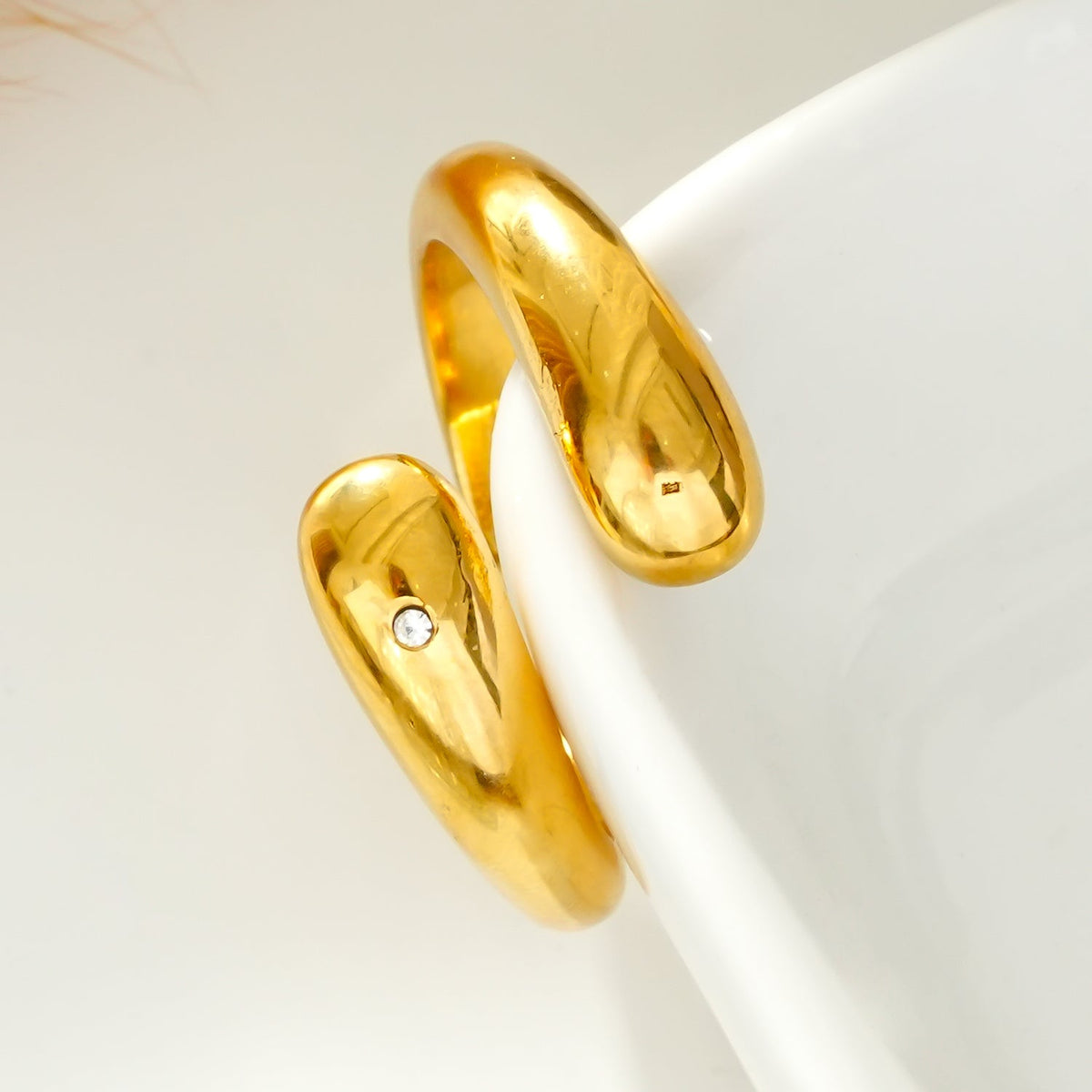 Garuva Solitaire Gold Ring